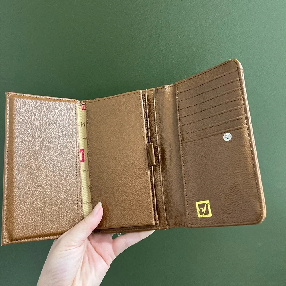 Stone Mountain Accessories Tan Wallet with Silver Accent - Picture 3 of 4